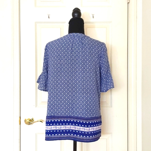 NWOT. Old Navy 100% Rayon Blue Patterned Front Design/Ruffle Short Sleeve Blouse - Picture 2 of 4